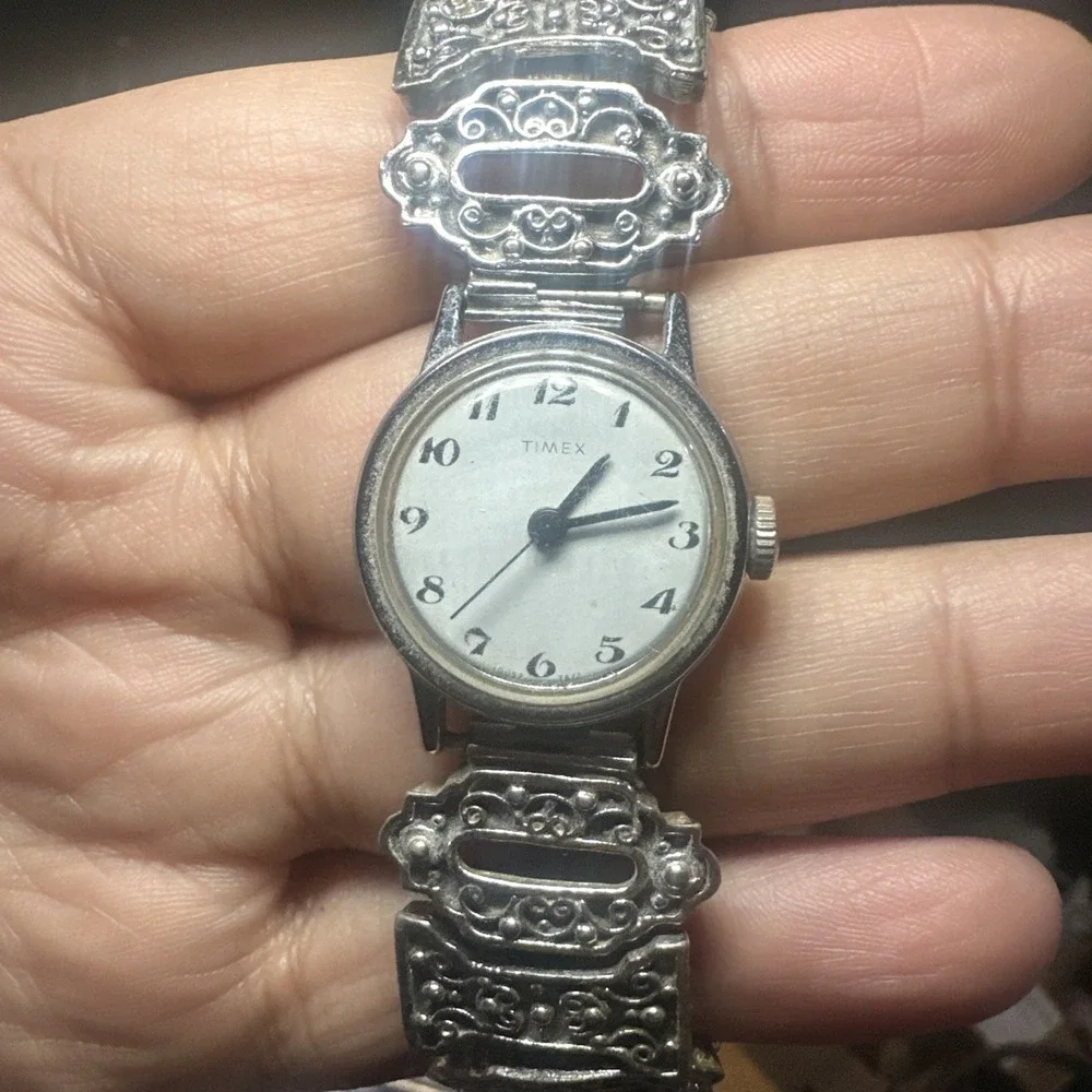 Working Vintage Timex JB Silver Bracelet Ladies Watch Manual Wind 25mm Fit 6.25